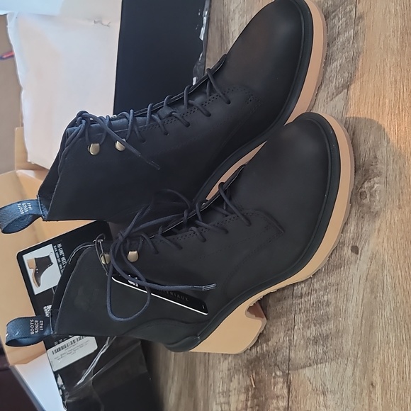 Sorel Shoes - Brand new 6.5 Sorel Hi Line Heel Lace Black